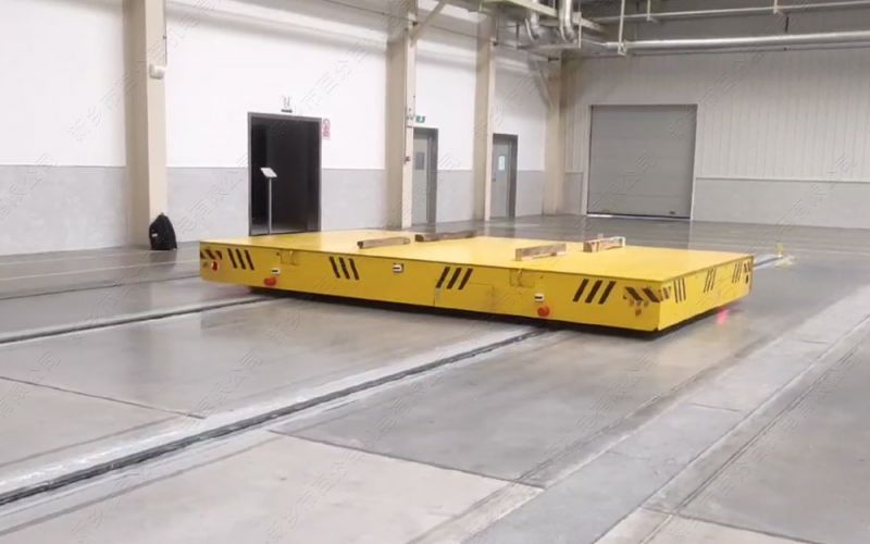 低壓軌道供電的電動平板車是工業(yè)物流助力工廠發(fā)展