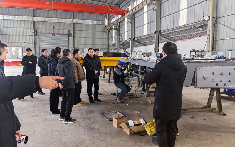 春節(jié)過后，萬物復(fù)蘇，縣領(lǐng)導(dǎo)至我廠考察復(fù)產(chǎn)復(fù)工情況