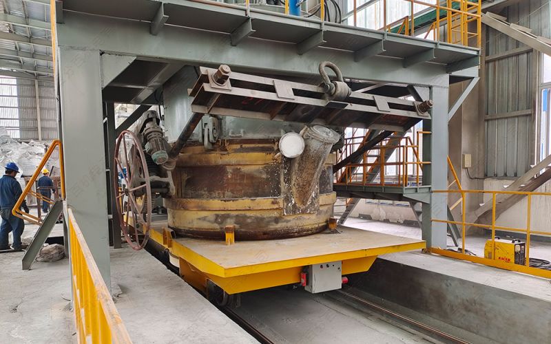 相對于無軌電動平車，為什么冶煉鑄造行業(yè)更加傾向選擇使用有軌電動平車